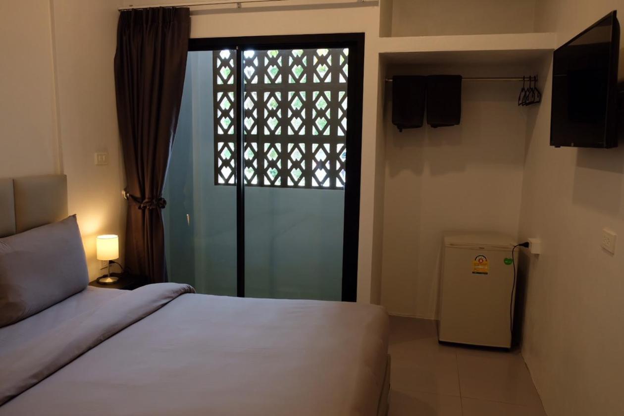 Хостел Minimal House Patong (Adults Only) Экстерьер фото