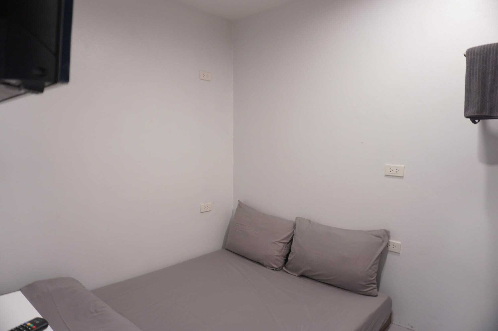 Хостел Minimal House Patong (Adults Only) Экстерьер фото